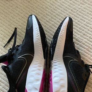 Nike Renew run shoes in 8/5 only worn once
